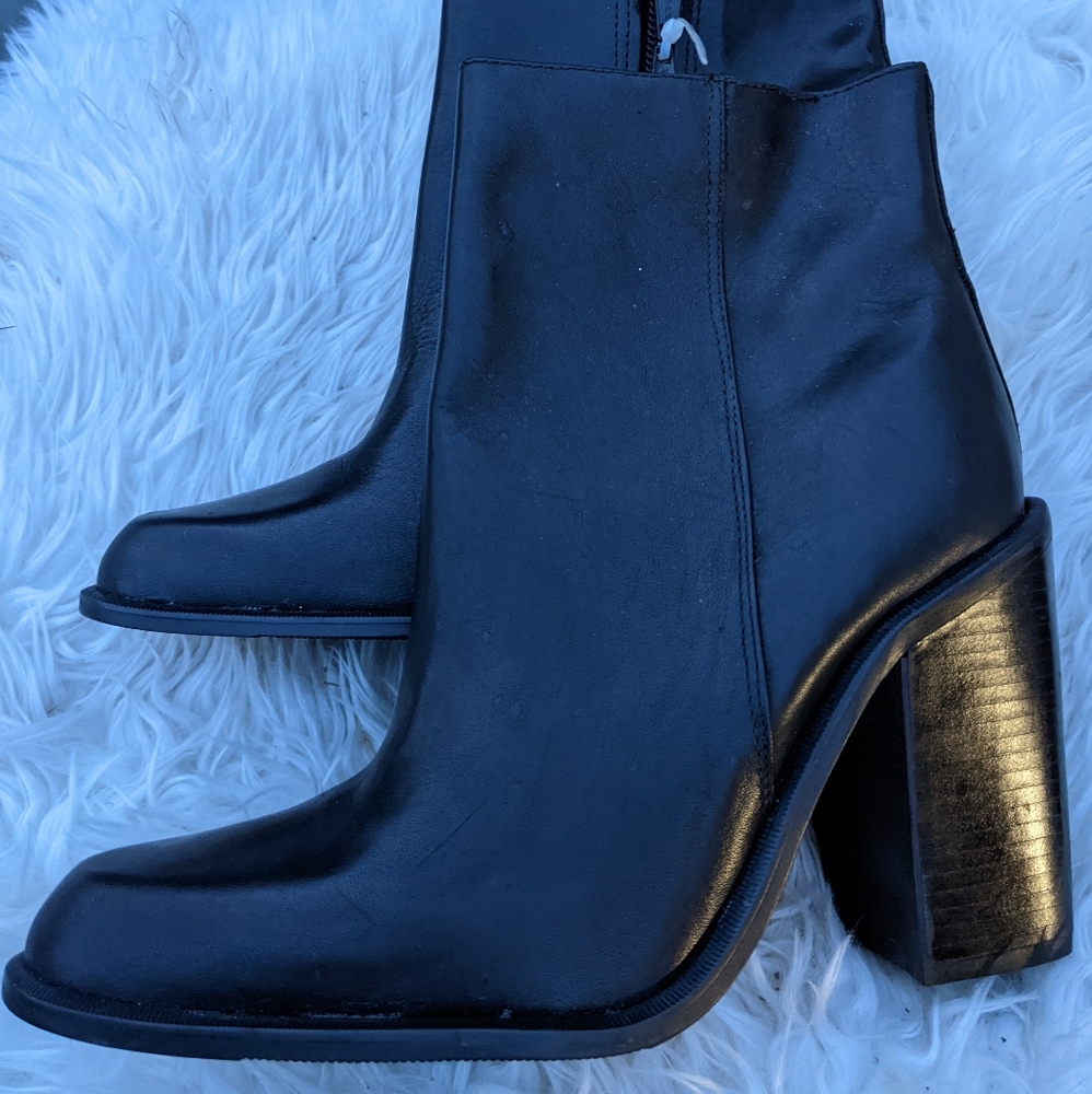Mainframe Black Leather Chunky Heel Boots Size 6M
